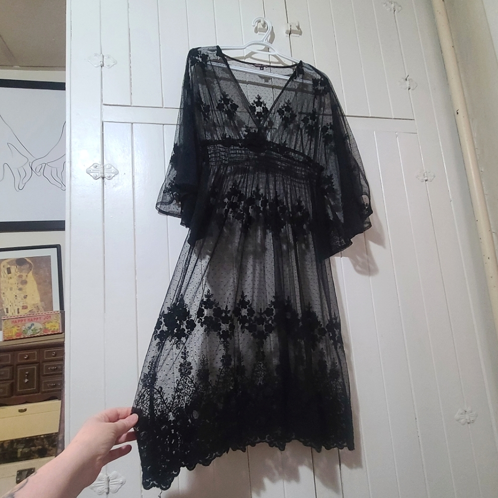 Magikal Sheer Midi Kimono Sleeve Lace Dress - Sz M - beautiful piece.